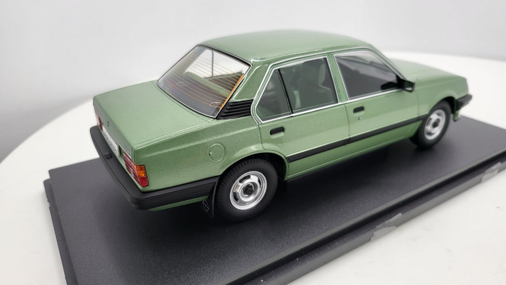 MCG: Opel Ascona C Groen Metallic - Schaal 1:18