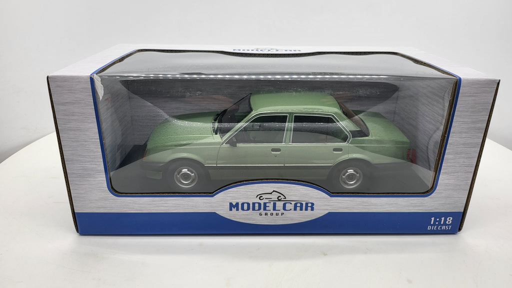 MCG: Opel Ascona C Groen Metallic - Schaal 1:18