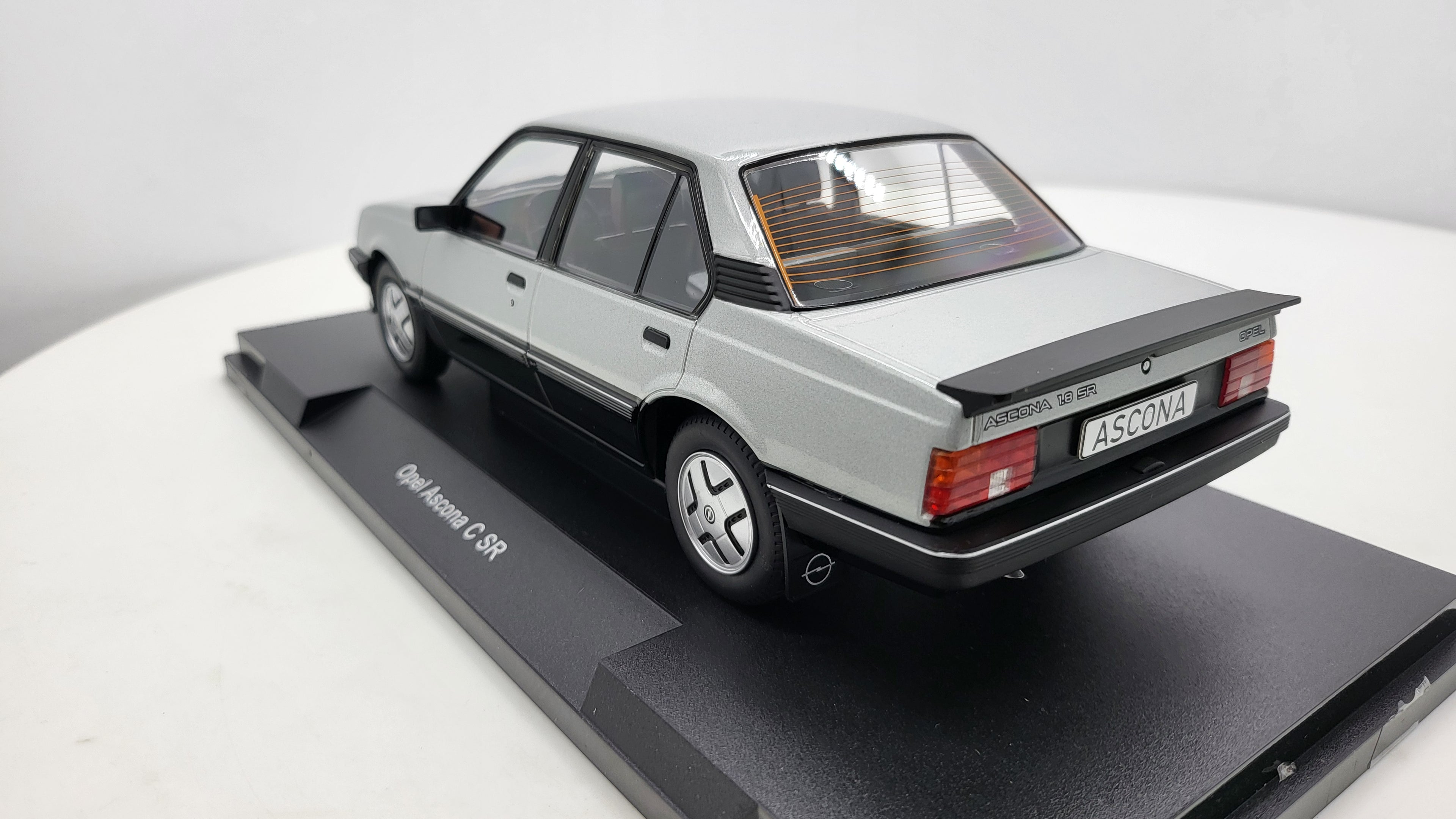 MCG: Opel Ascona C SR Zilver (1981) - Schaal 1:18