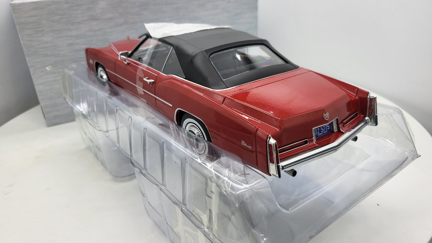 MCG: Cadillac Eldorado Convertible Rood Metallic (1976) - Schaal 1:18