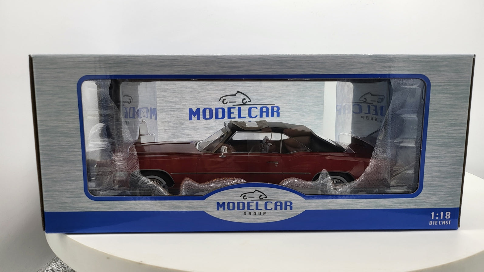 MCG: Cadillac Eldorado Convertible Rood Metallic (1976) - Schaal 1:18