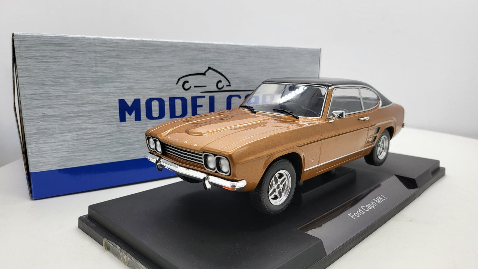 MCG: Ford Capri MK I GXL Bruin/Zwart (1973) - Schaal 1:18