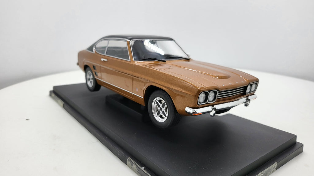 MCG: Ford Capri MK I GXL Bruin/Zwart (1973) - Schaal 1:18