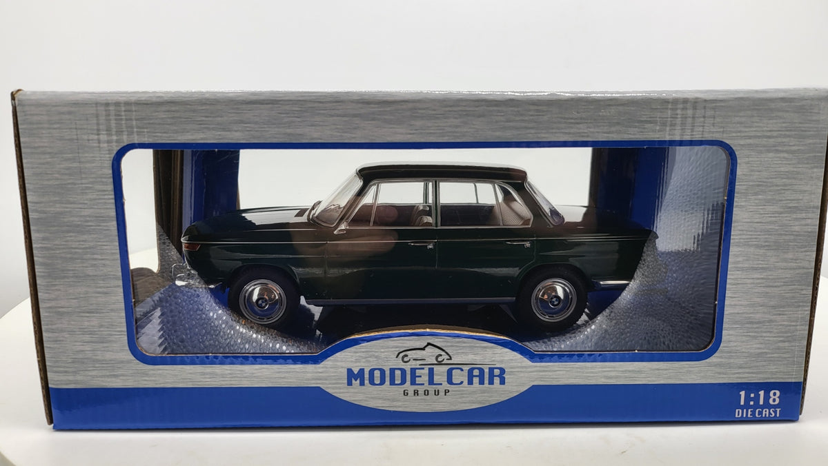 BMW 2000 (Typ 121) Donkergroen 1966 - MCG 1:18