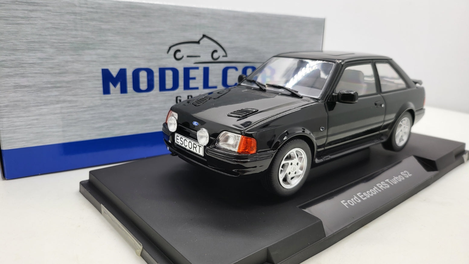 MCG: Ford Escort MK IV RS Turbo S2 Zwart (1990) - Schaal 1:18