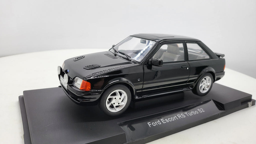 MCG: Ford Escort MK IV RS Turbo S2 Zwart (1990) - Schaal 1:18