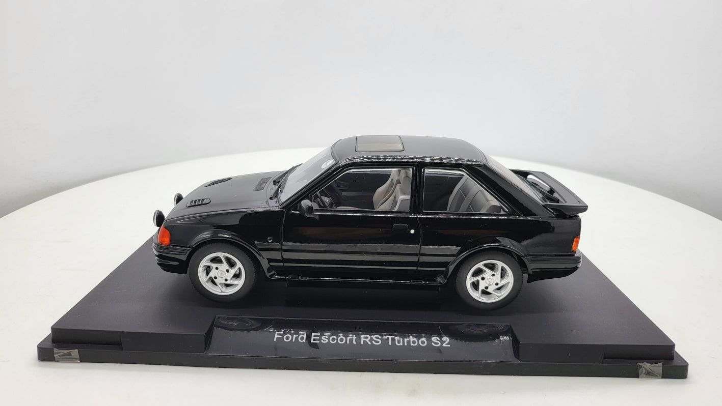 MCG: Ford Escort MK IV RS Turbo S2 Zwart (1990) - Schaal 1:18
