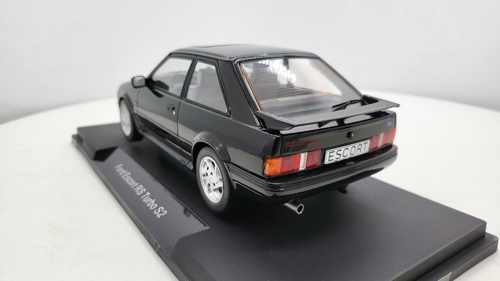 MCG: Ford Escort MK IV RS Turbo S2 Zwart (1990) - Schaal 1:18