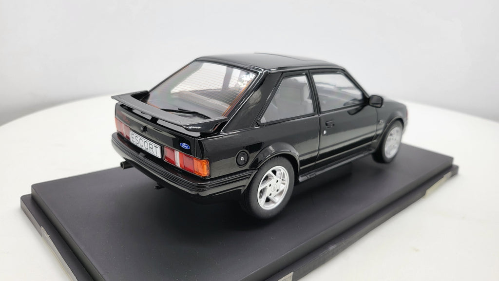 MCG: Ford Escort MK IV RS Turbo S2 Zwart (1990) - Schaal 1:18