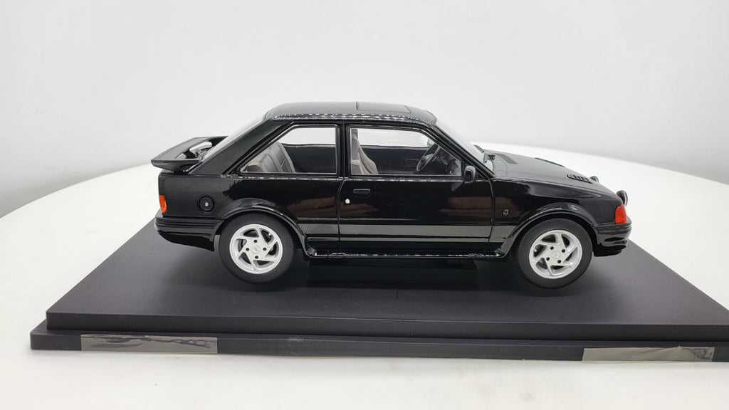 MCG: Ford Escort MK IV RS Turbo S2 Zwart (1990) - Schaal 1:18