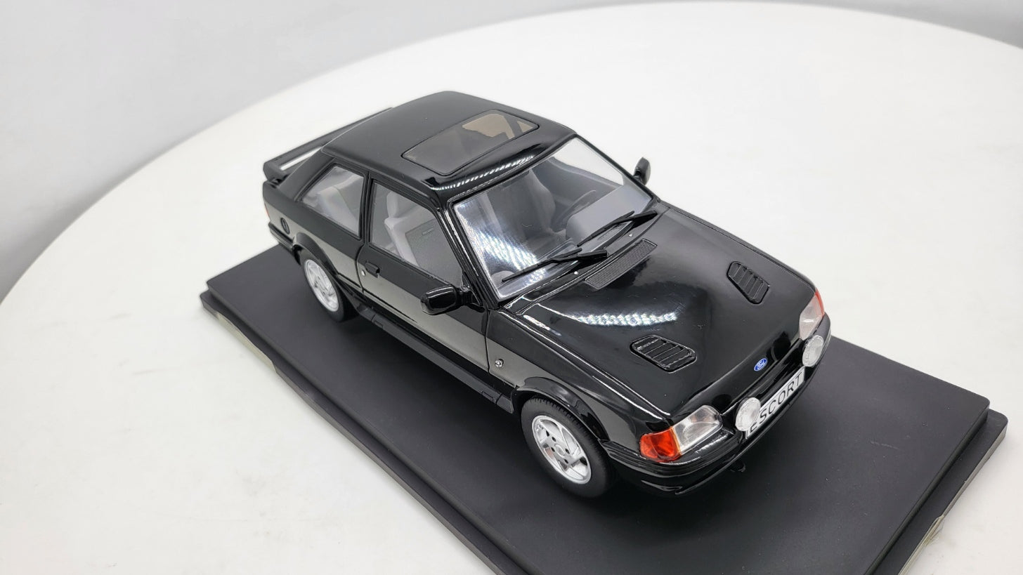 MCG: Ford Escort MK IV RS Turbo S2 Zwart (1990) - Schaal 1:18