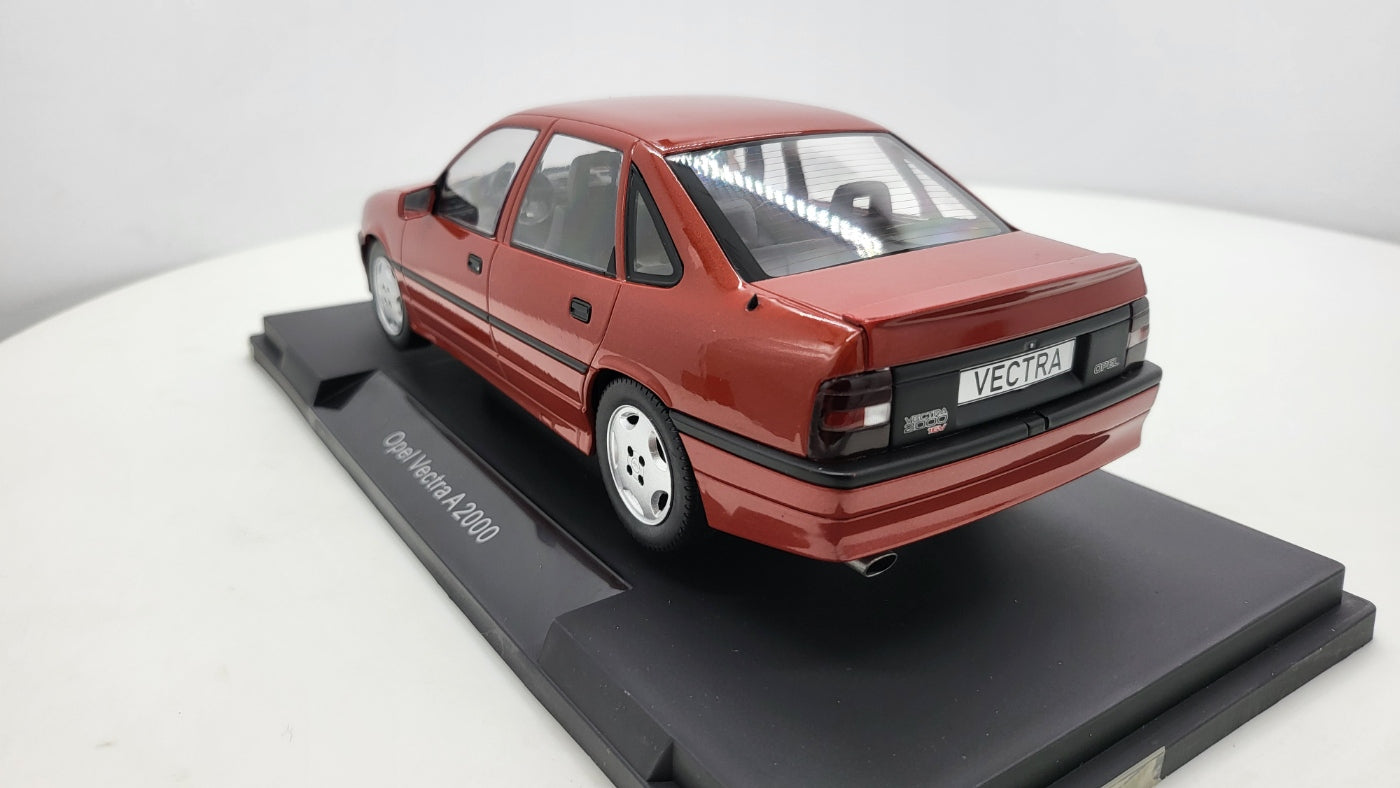 MCG: Opel Vectra A 2000 Bordeaux Rood Metallic (1990) - Schaal 1:18