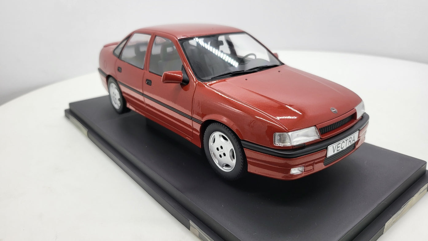 MCG: Opel Vectra A 2000 Bordeaux Rood Metallic (1990) - Schaal 1:18