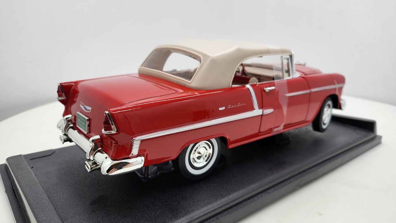 MotorMax: Chevrolet Bel Air Convertible Rood (1955) - Schaal 1:18