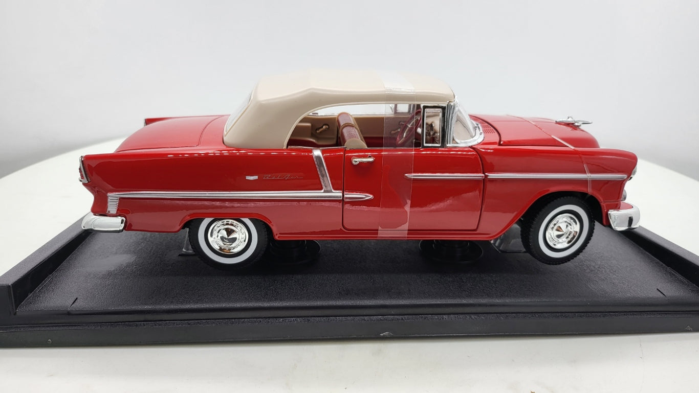 MotorMax: Chevrolet Bel Air Convertible Rood (1955) - Schaal 1:18