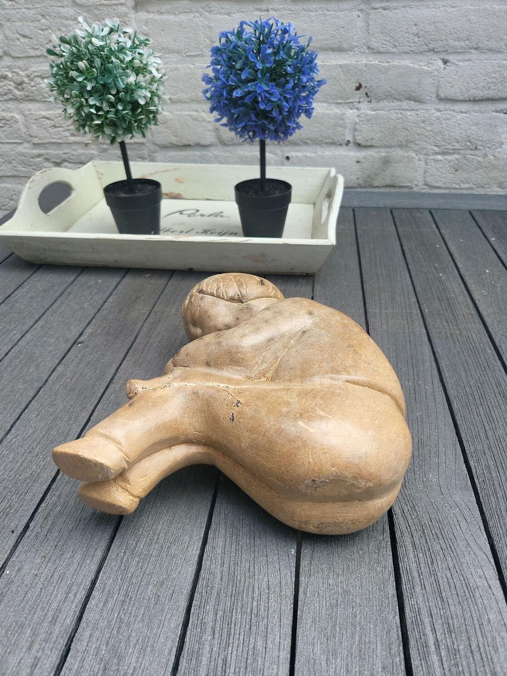 Speksteen Beeld Meisje met Knuffel 17cm