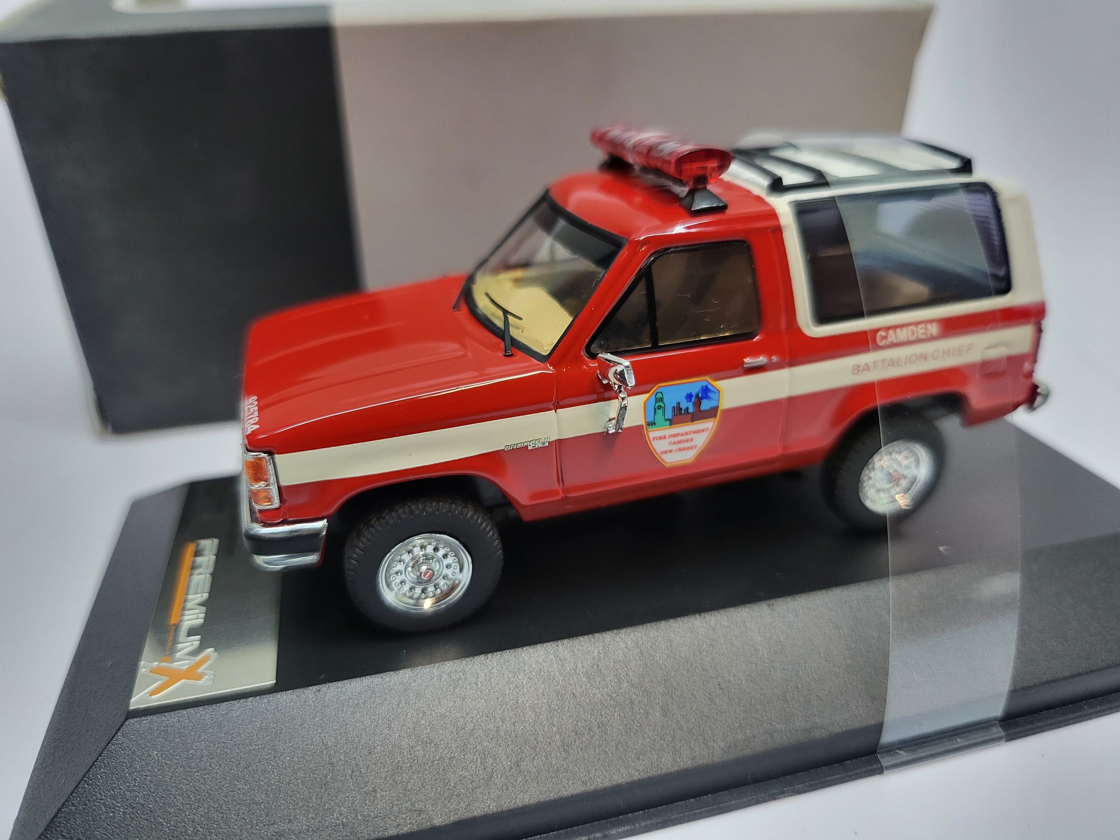 PremiumX Ford Bronco II  "Fire Department Camden - New Jersey" 1990 - Schaal 1:43 - Limited Edition