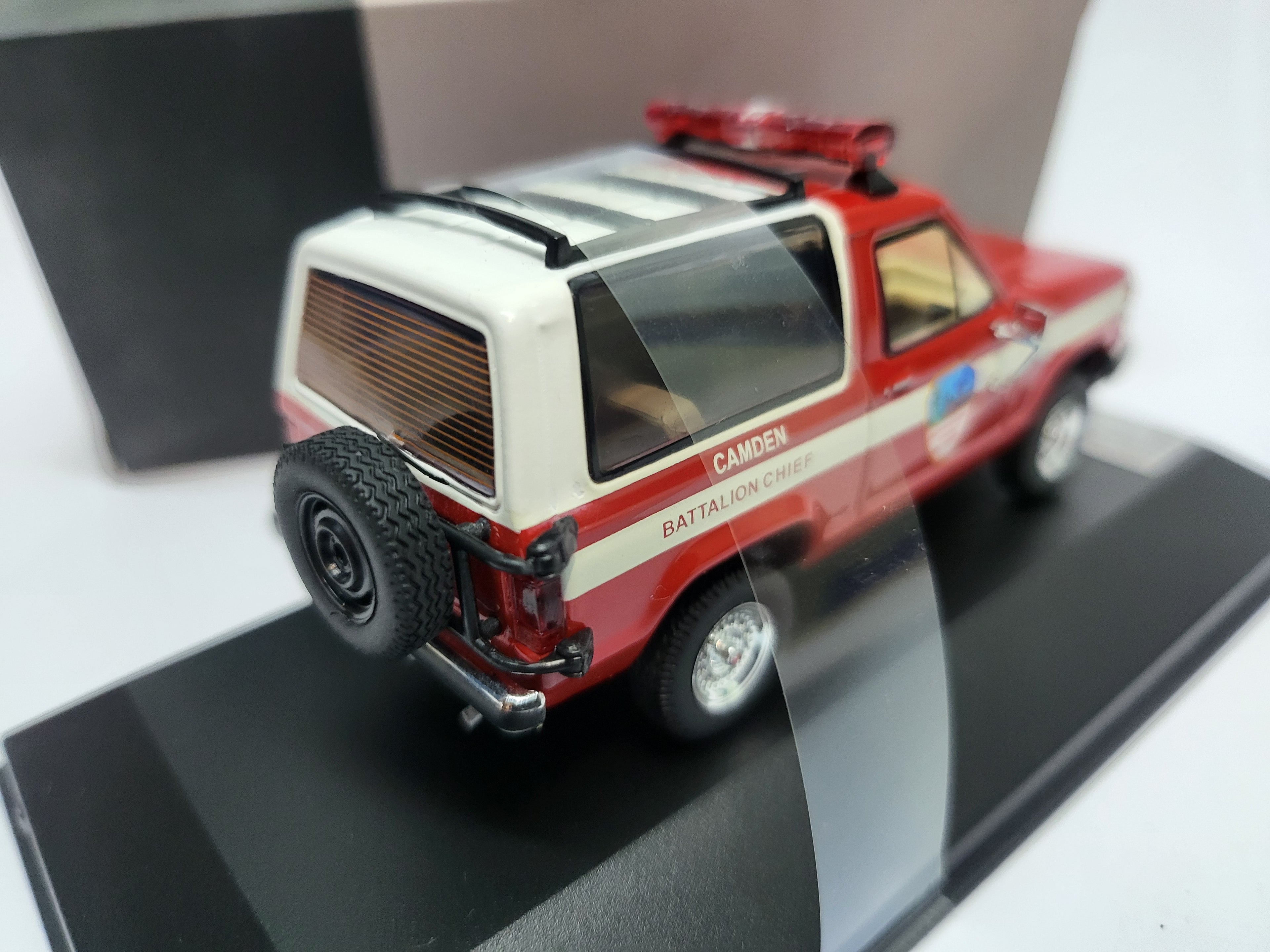 PremiumX Ford Bronco II  "Fire Department Camden - New Jersey" 1990 - Schaal 1:43 - Limited Edition