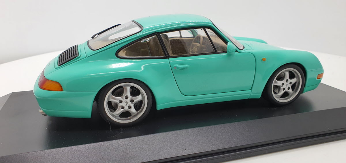 UT Models Porsche 911 993 Carrera Coupe 1993 Mint Green - Schaal 1:18