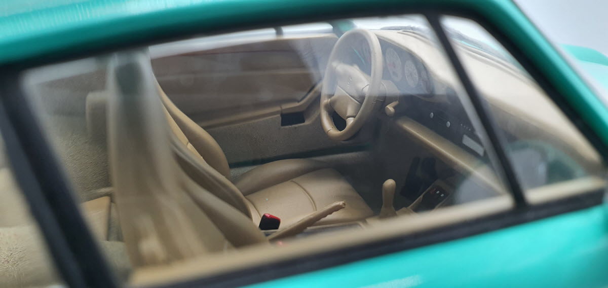 UT Models Porsche 911 993 Carrera Coupe 1993 Mint Green - Schaal 1:18