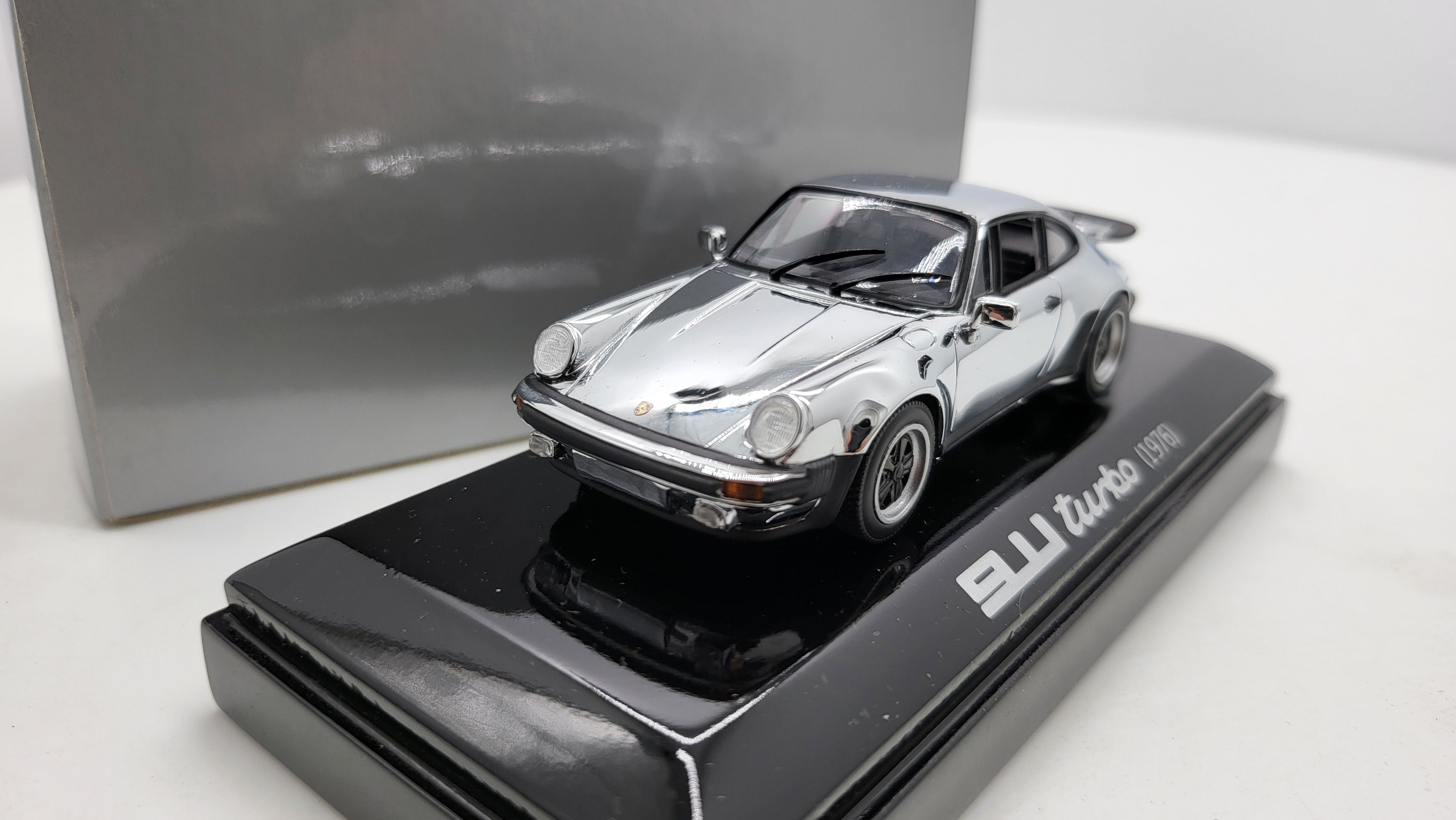 Minichamps Porsche 911 Turbo - 1976 - Chrome - 1:43 - Limited Edition