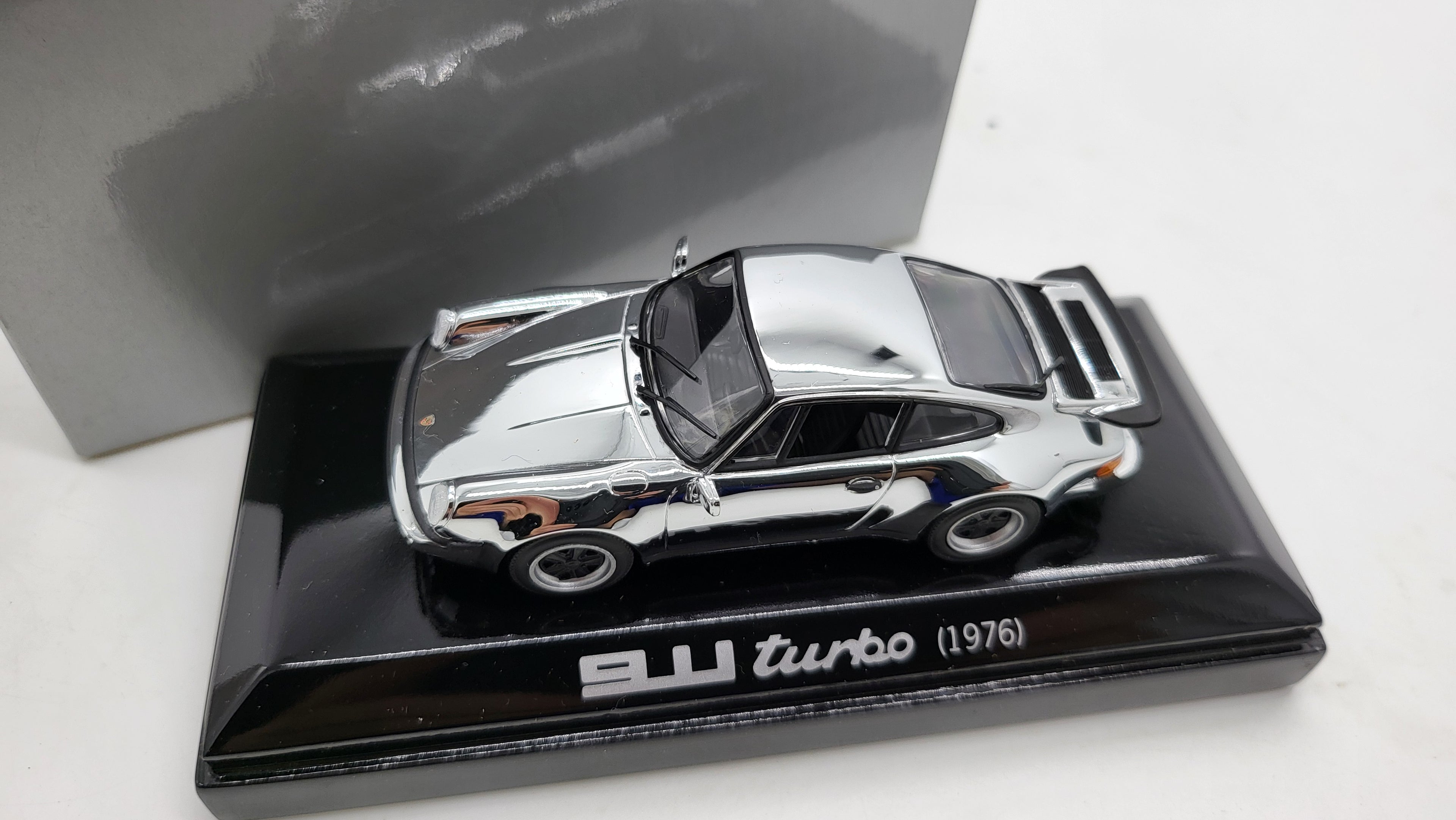 Minichamps Porsche 911 Turbo 1995 - Chrome - 1:43 - Limited Edition