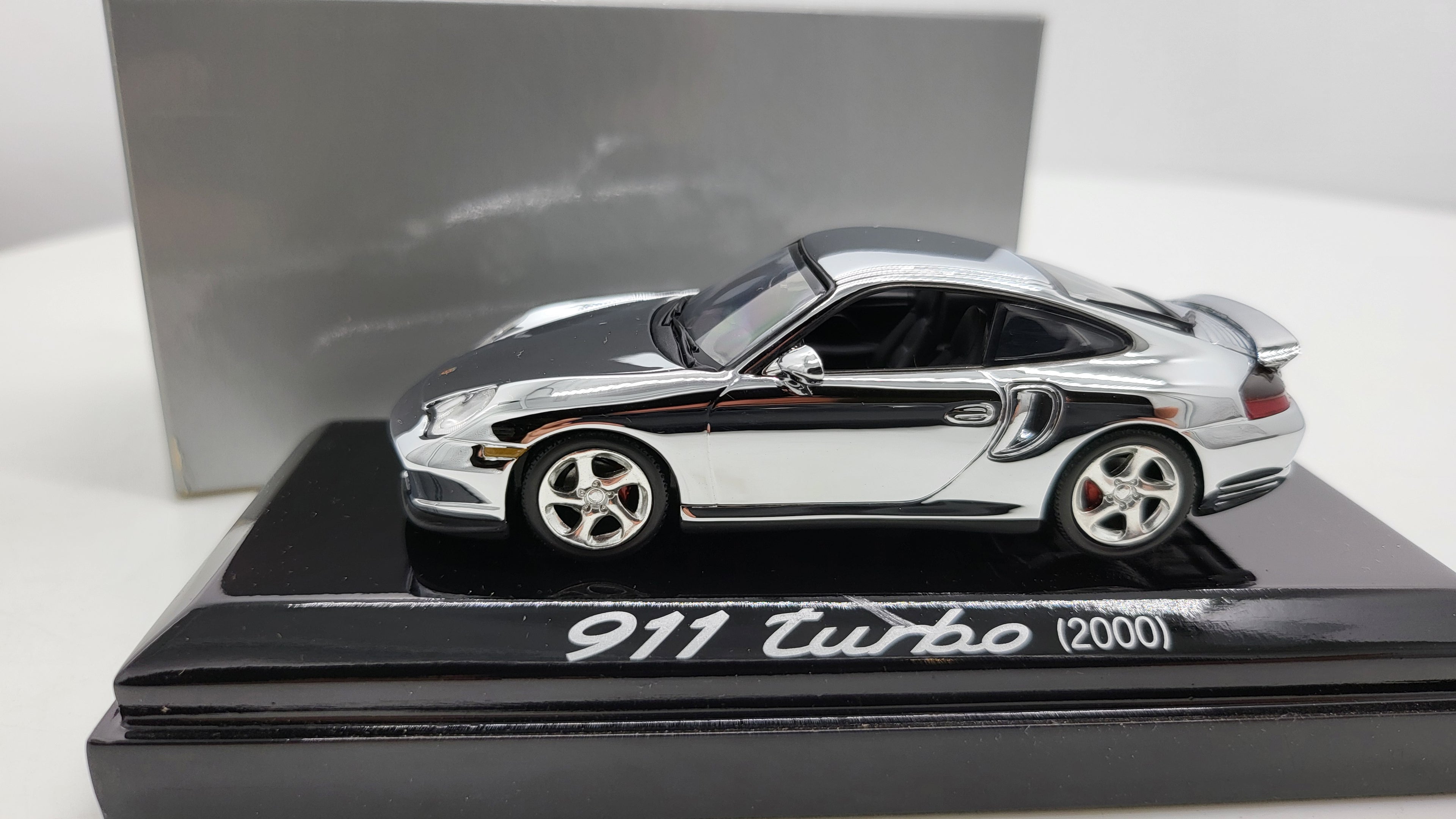 Minichamps Porsche 911 Turbo - 2000 - Chrome - 1:43 - Limited Edition