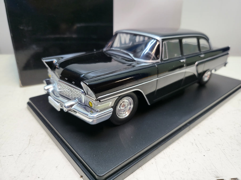 WhiteBox - GAZ 13 Chaika - Zwart - 1:24