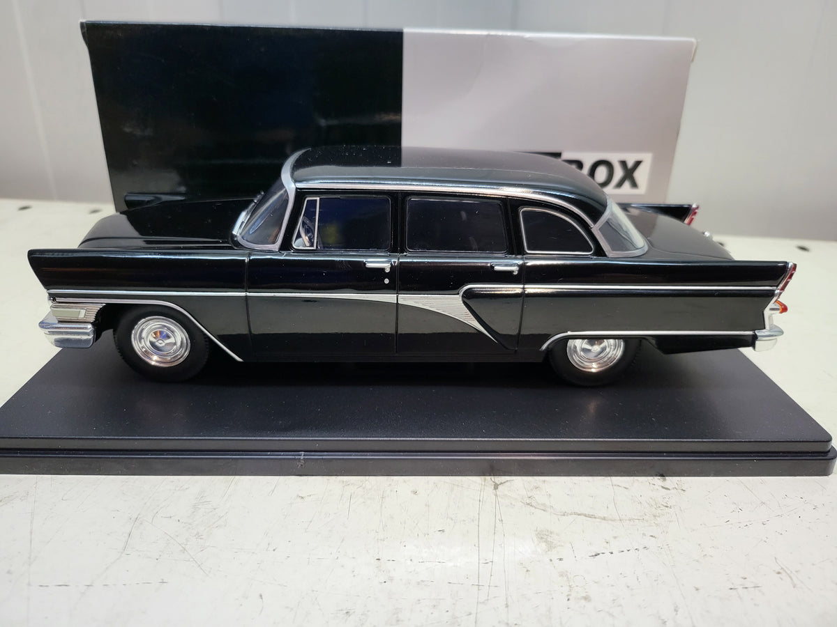 WhiteBox - GAZ 13 Chaika - Zwart - 1:24