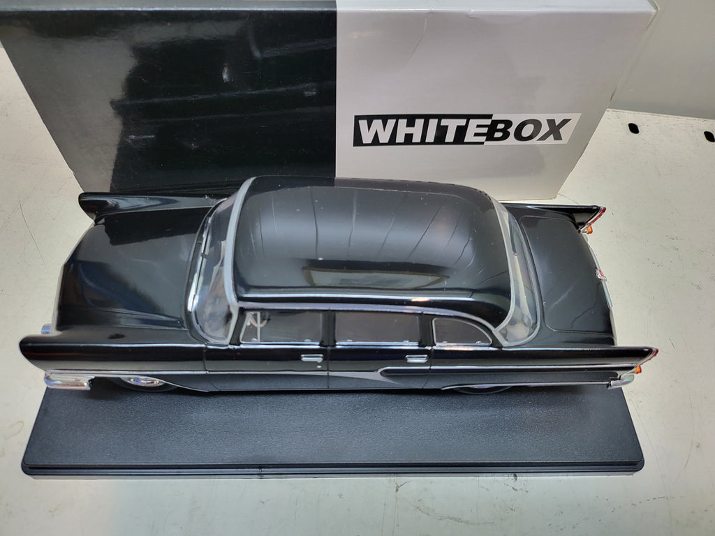 WhiteBox - GAZ 13 Chaika - Zwart - 1:24
