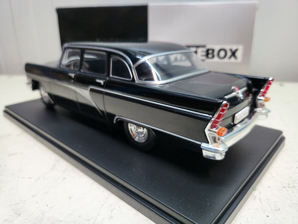 WhiteBox - GAZ 13 Chaika - Zwart - 1:24