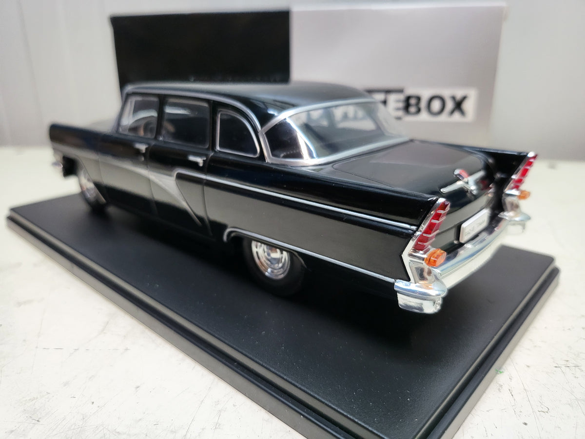 WhiteBox - GAZ 13 Chaika - Zwart - 1:24