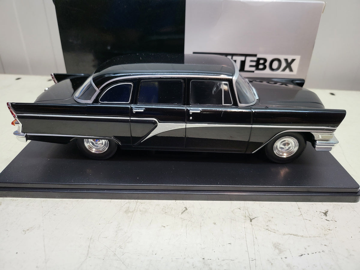 WhiteBox - GAZ 13 Chaika - Zwart - 1:24