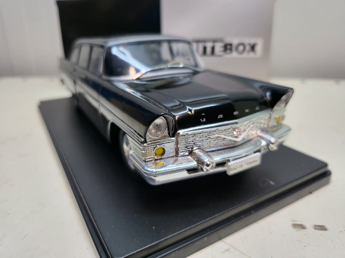 WhiteBox - GAZ 13 Chaika - Zwart - 1:24