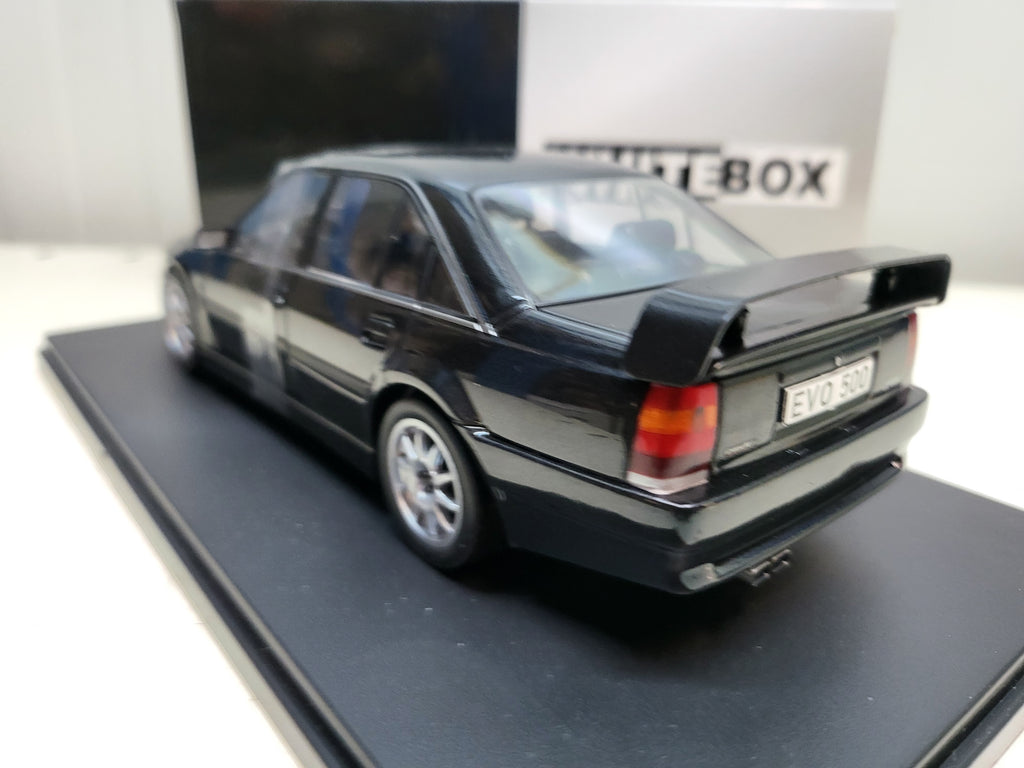 WhiteBox - Opel Omega Evolution 500 - Zwart - 1:24