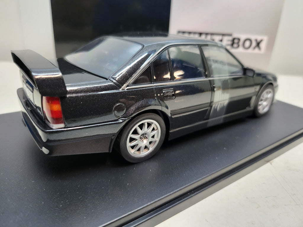 WhiteBox - Opel Omega Evolution 500 - Zwart - 1:24