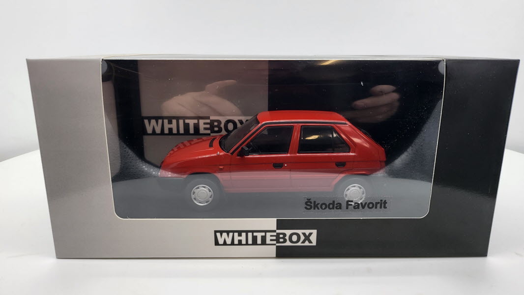 Whitebox Skoda Favorit Rood 1987 - Schaal 1:24
