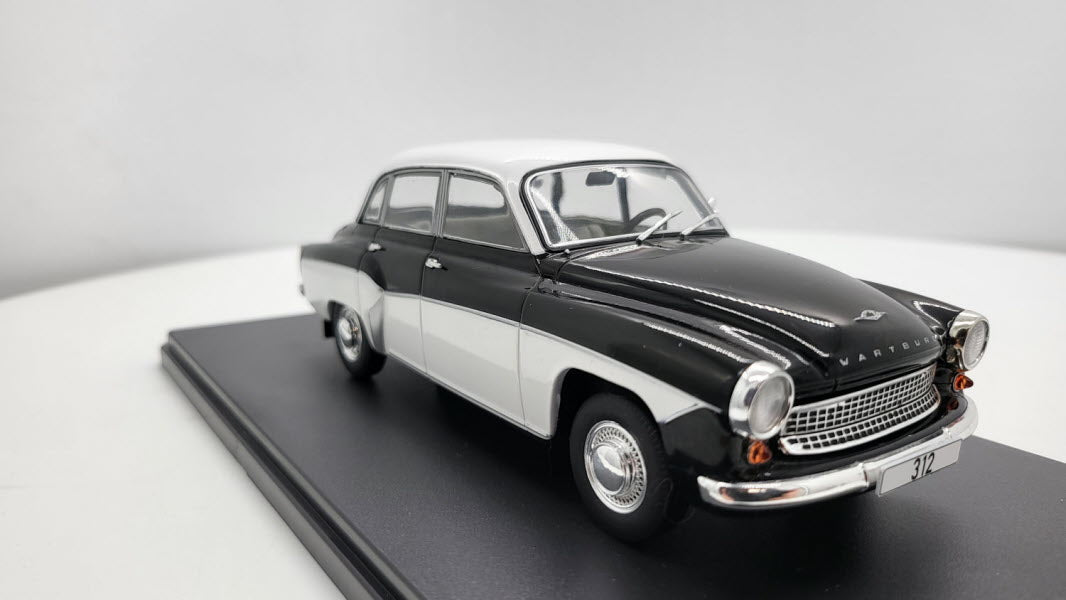 Whitebox Wartburg 312 Zwart-Wit 1956 - Schaal 1:24