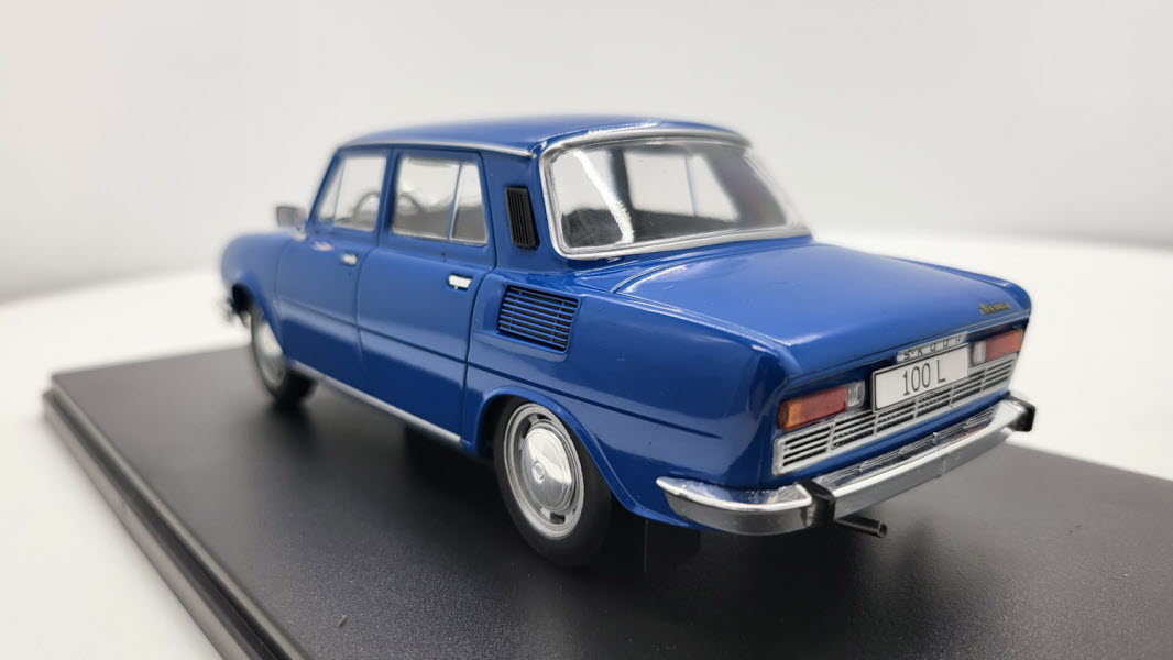 WhiteBox Škoda 100L Blauw 1969 - Schaal 1:24