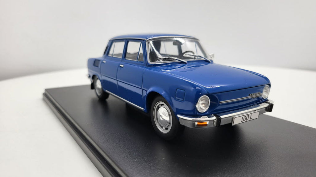WhiteBox Škoda 100L Blauw 1969 - Schaal 1:24
