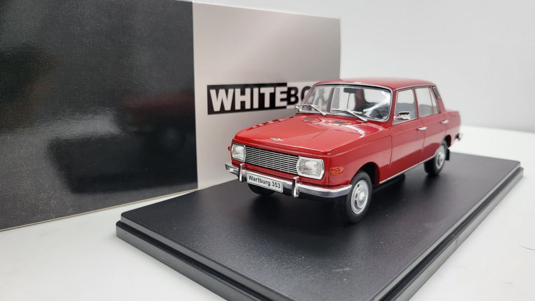 Whitebox Wartburg 353 Rood 1966 - Schaal 1:24
