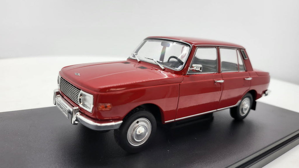 Whitebox Wartburg 353 Rood 1966 - Schaal 1:24
