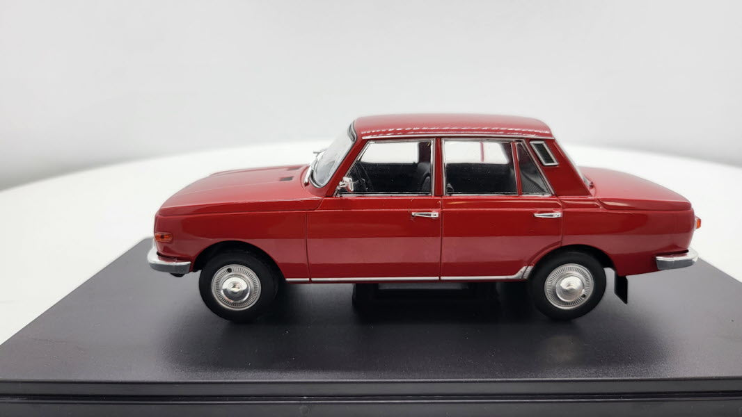 Whitebox Wartburg 353 Rood 1966 - Schaal 1:24