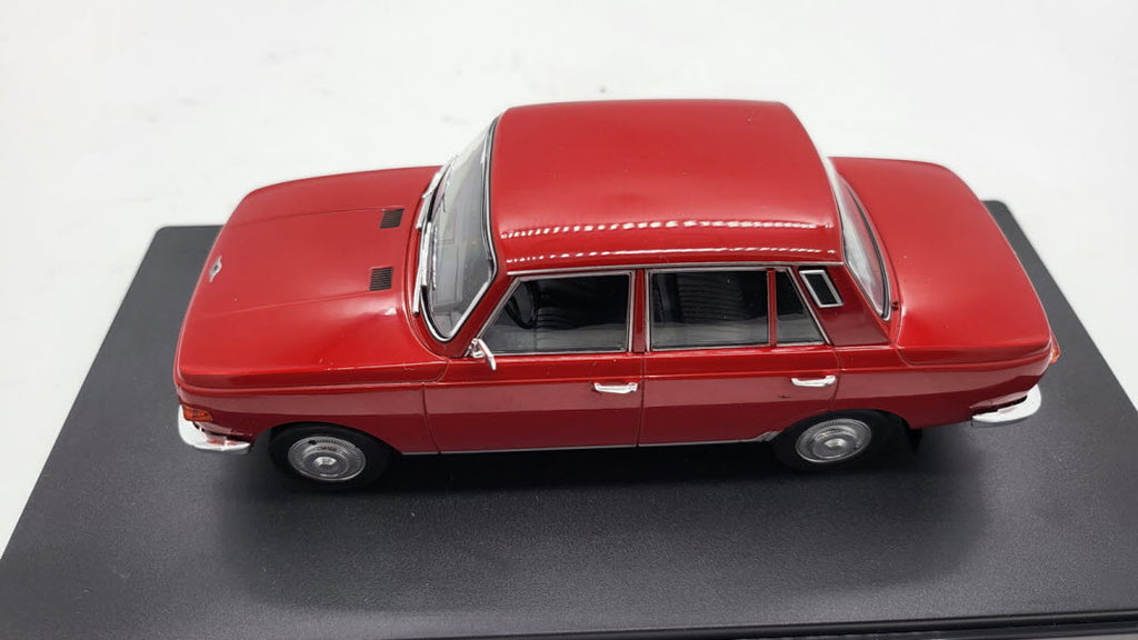 Whitebox Wartburg 353 Rood 1966 - Schaal 1:24