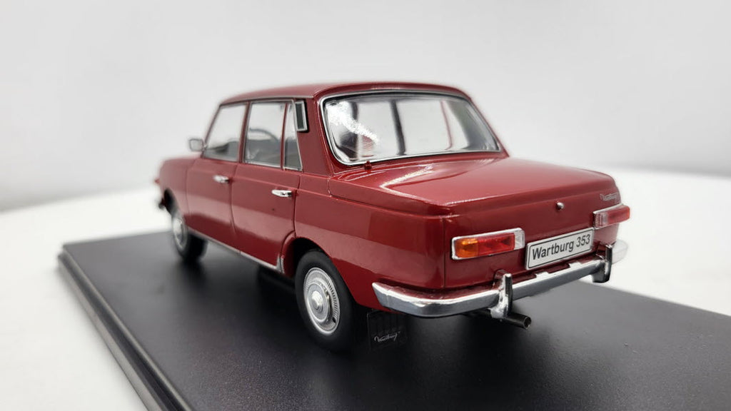 Whitebox Wartburg 353 Rood 1966 - Schaal 1:24