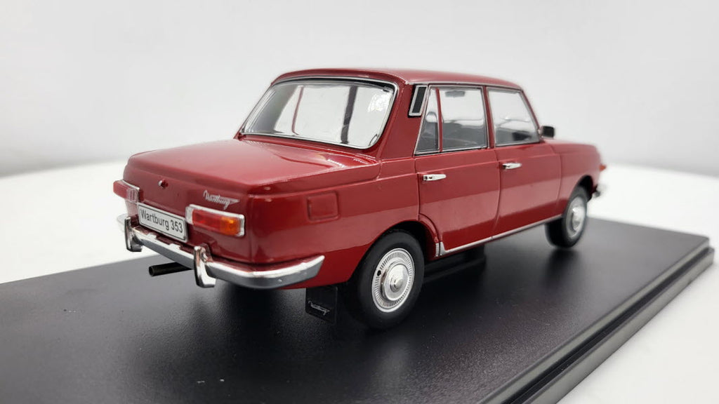 Whitebox Wartburg 353 Rood 1966 - Schaal 1:24