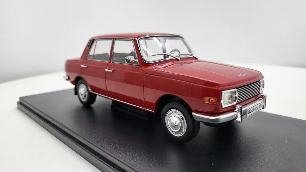 Whitebox Wartburg 353 Rood 1966 - Schaal 1:24