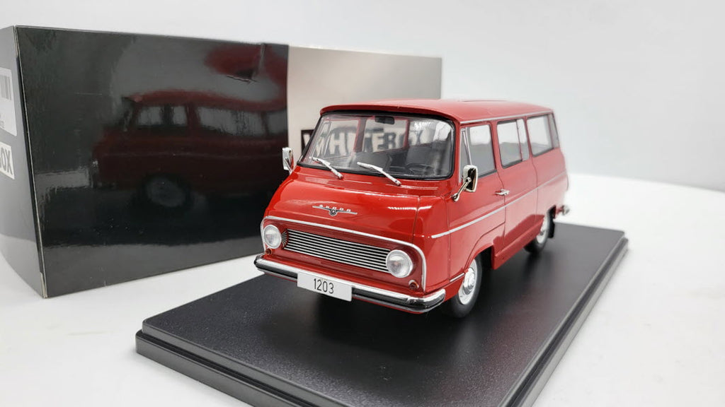 Whitebox Skoda 1203 Bus Rood 1968 - Schaal 1:24