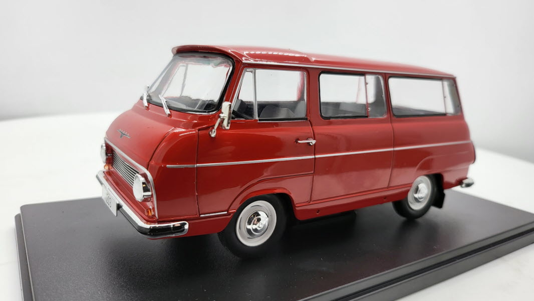 Whitebox Skoda 1203 Bus Rood 1968 - Schaal 1:24