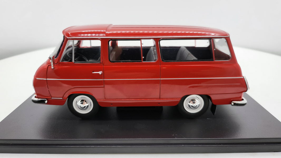Whitebox Skoda 1203 Bus Rood 1968 - Schaal 1:24